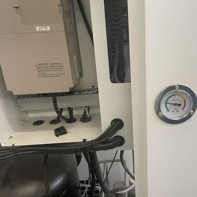 Sistema de generación de gas oxígeno con eficiencia energética y presión de salida ajustable